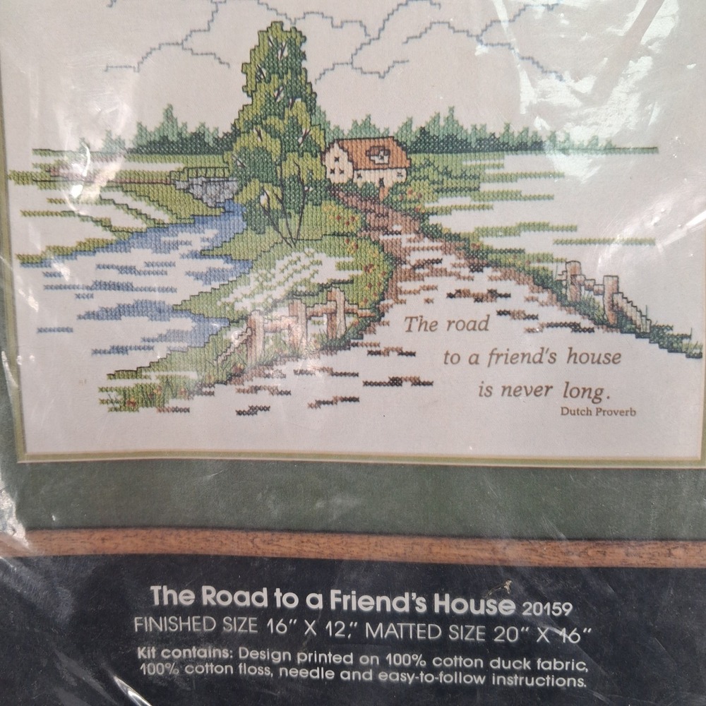 Golden Bee Stamped Cross Stitch‎ Kit Unisex 16x12 Green Road to Friend's House